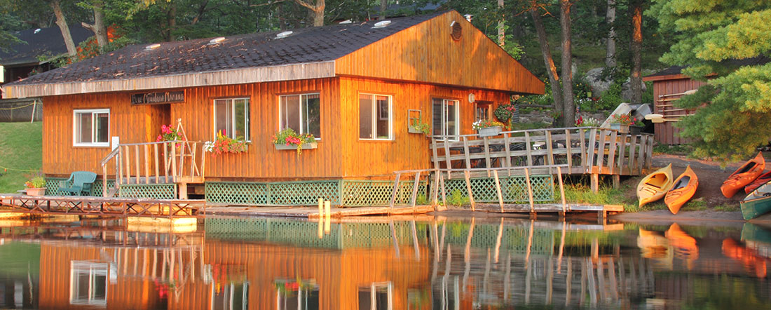 Lakefront Licensed Restaurant at Blue Mountain Lodge in the Kawarthas