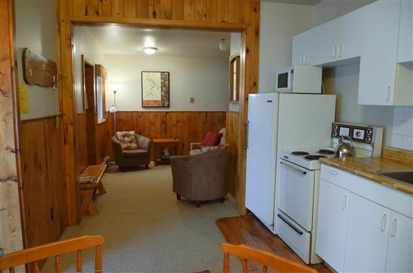 Inside Twin Verandas Cottage